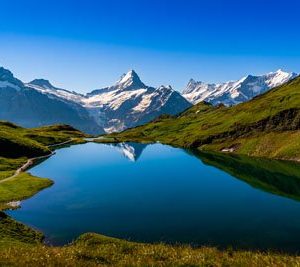 Järvi Alpeilla Sveitsi 2091 Canvas-taulu